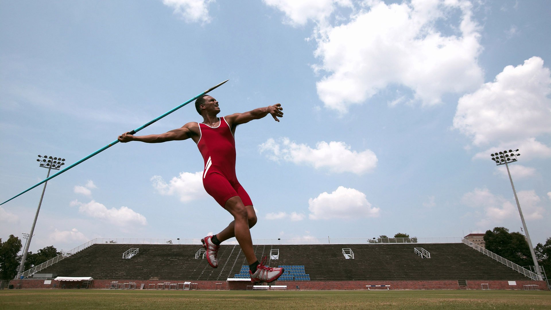弱队在比赛中力挽狂澜，摘得一场胜利，弱队胜强队
